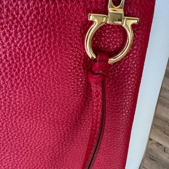 Salvatore Ferragamo Gancini Red Leather Wristlet Clutch – Authentic - Picture 7 of 10